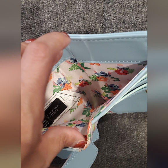 Stitch loungefly wallet - Picture 6 of 6